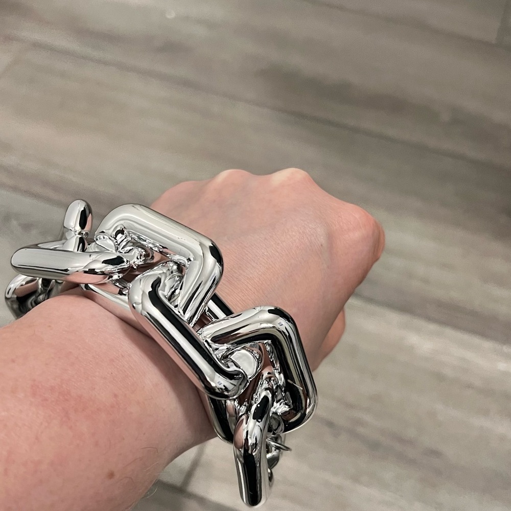 Trendy high class dashed chain bracelet very light weight